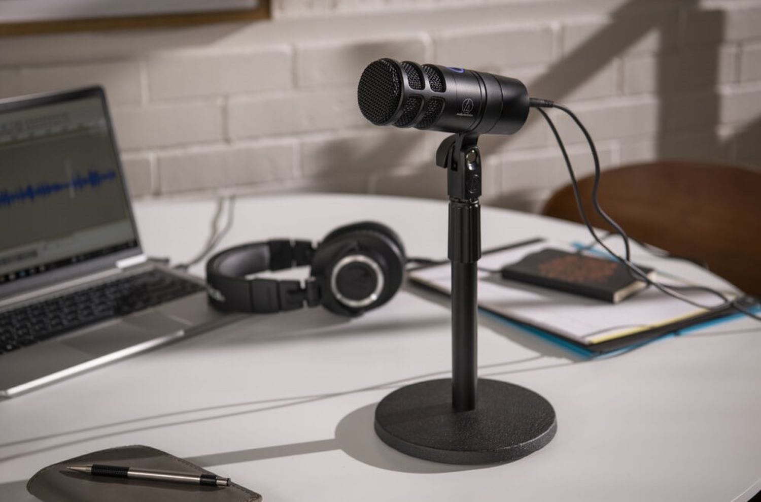 Audio-Technica AT2040USB USB Dynamic Microphone for Content Creation - PSSL ProSound and Stage Lighting