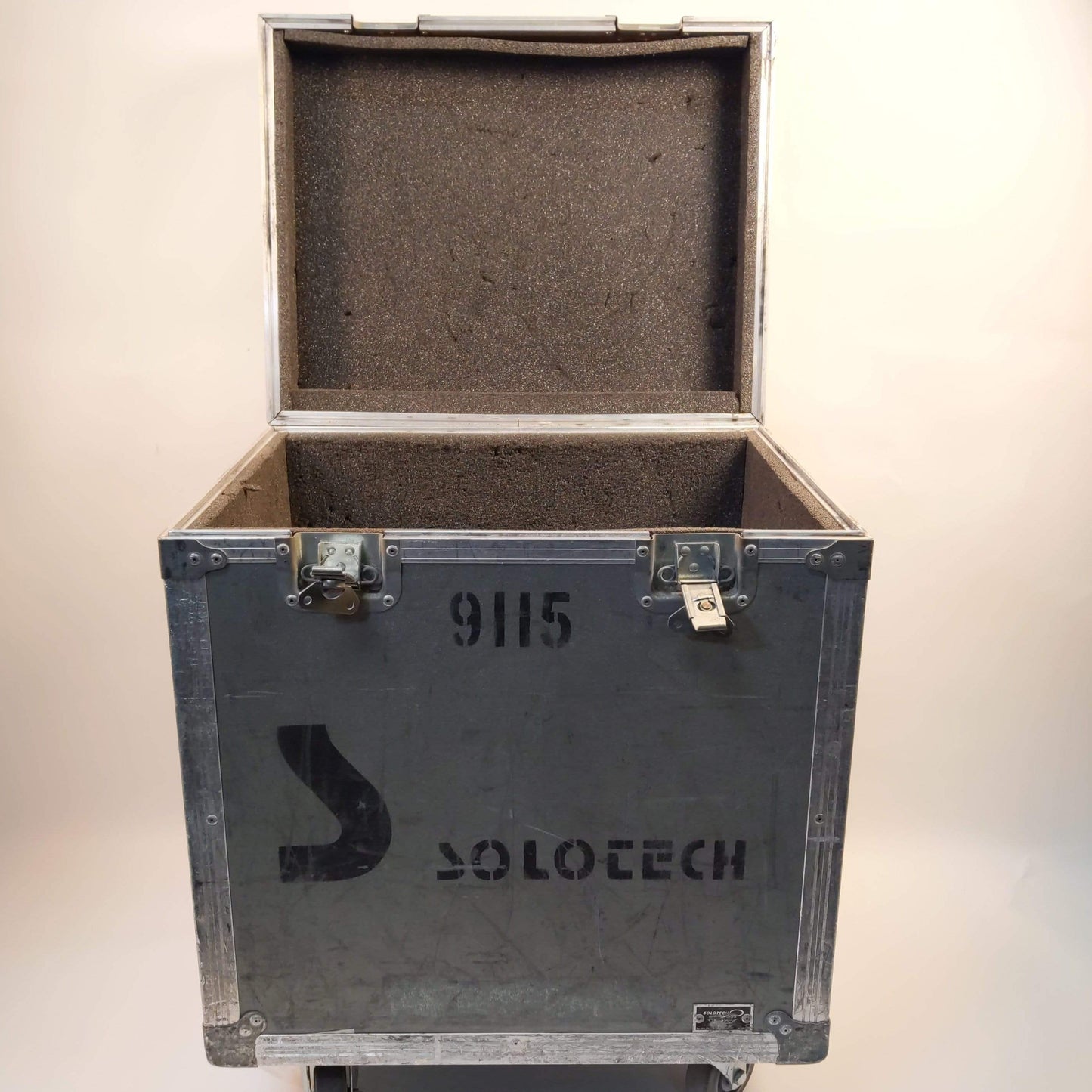 Solotech CGRIS Gray 23x18 Transport Case w/ Foam - ProSound and Stage Lighting