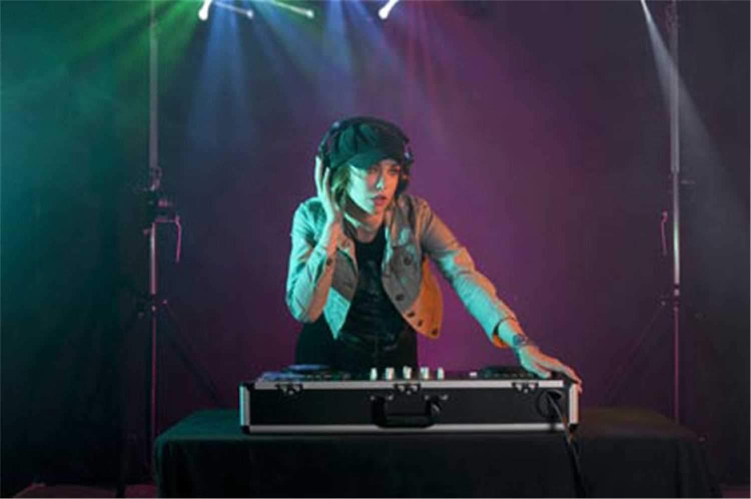 American Audio Flex 100 MP3 Complete DJ System - ProSound and Stage Lighting