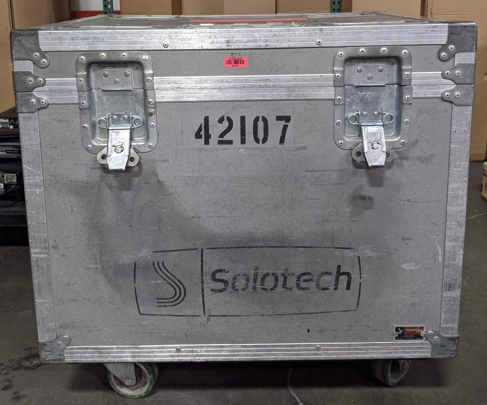Solotech 30-Inch x 24-Inch x 30-Inch Flip Top Case - PSSL ProSound and Stage Lighting