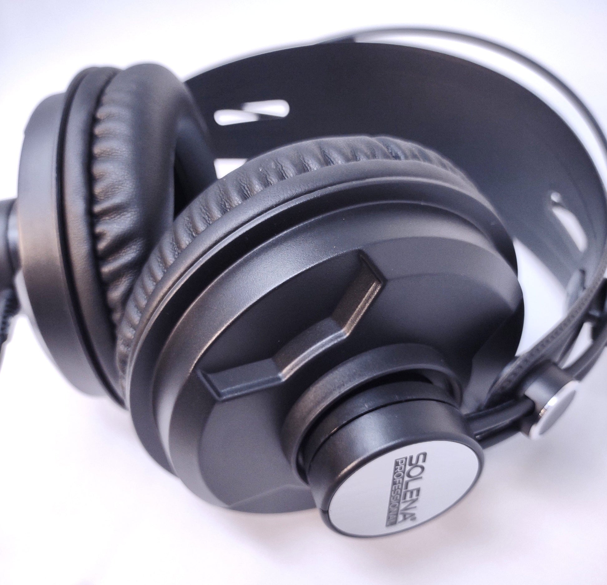 Solena Professional Headphones - PSSL ProSound and Stage Lighting