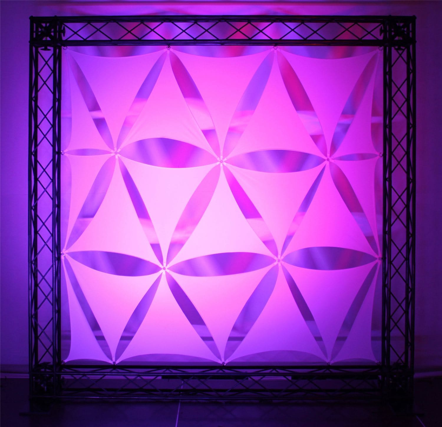 Odyssey Scrim Werks 19in Triangle Panel Display - PSSL ProSound and Stage Lighting